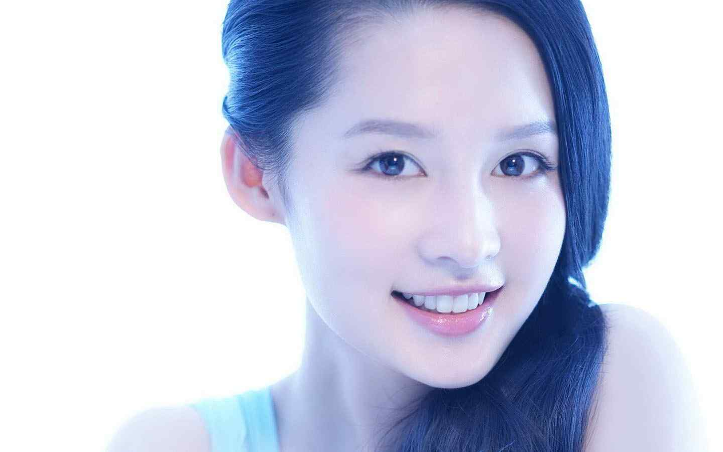 青春靓丽的高清宽屏美女壁纸