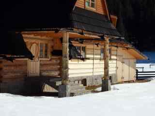 欧洲古典雪山房屋