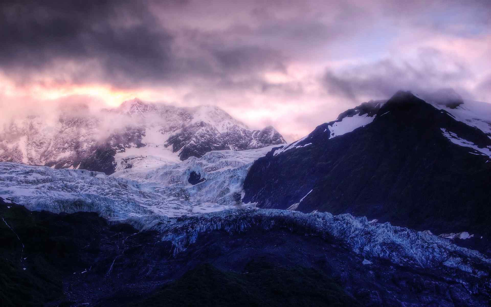  山顶积雪壁纸