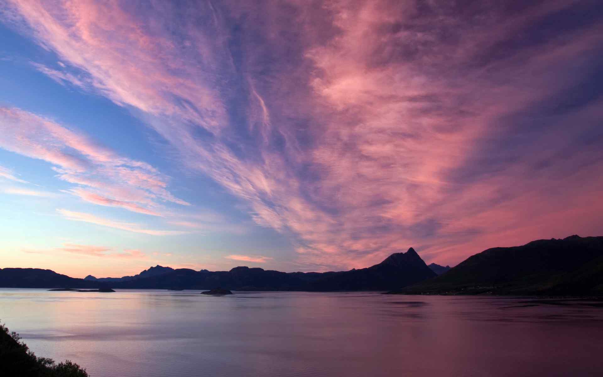 晚霞大海大山壁纸