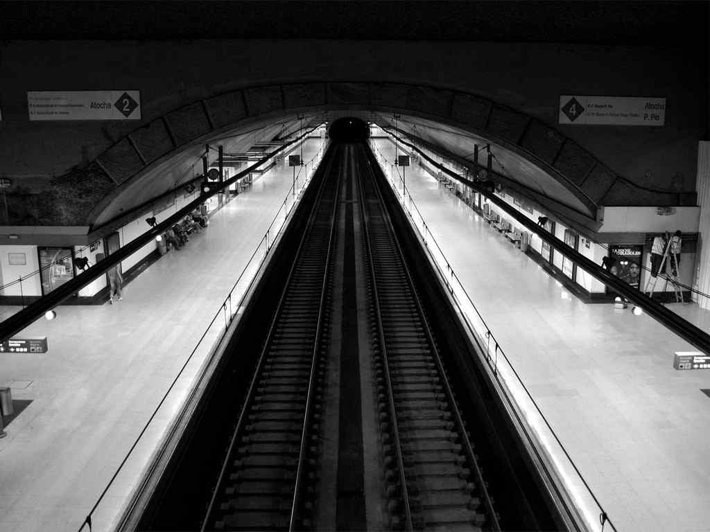 地铁夜景壁纸-Madrid Subway