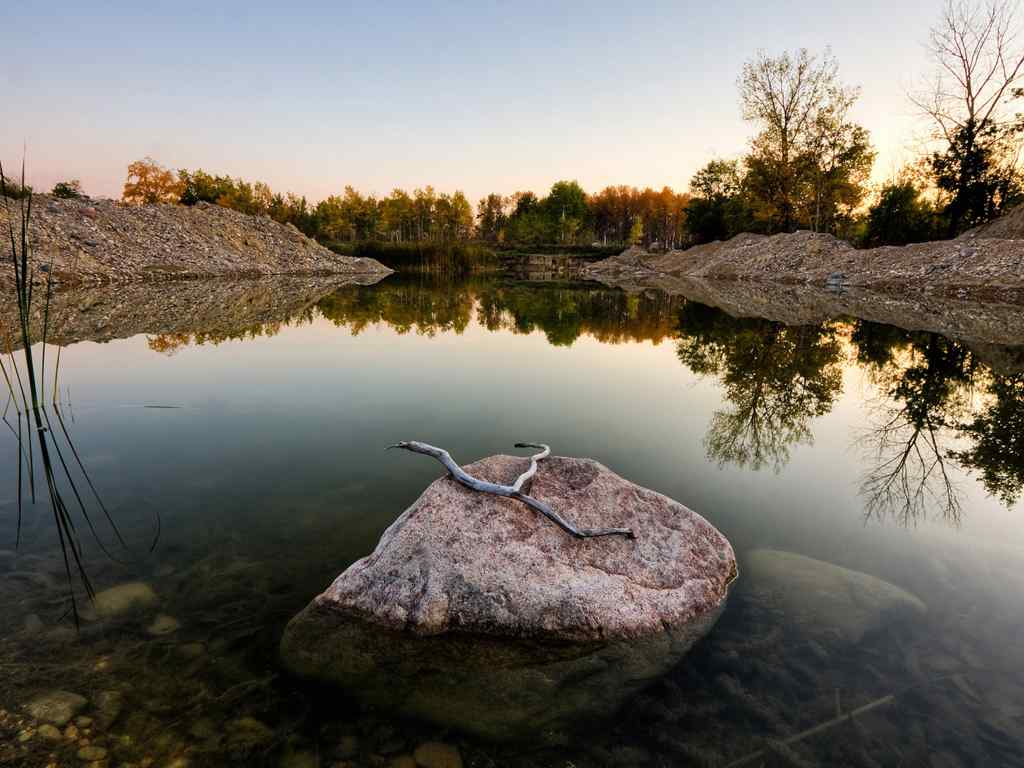 美丽池塘壁纸-Beautiful pond