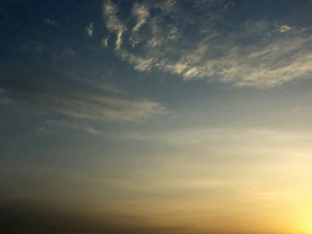 阴霾的天空风景壁纸