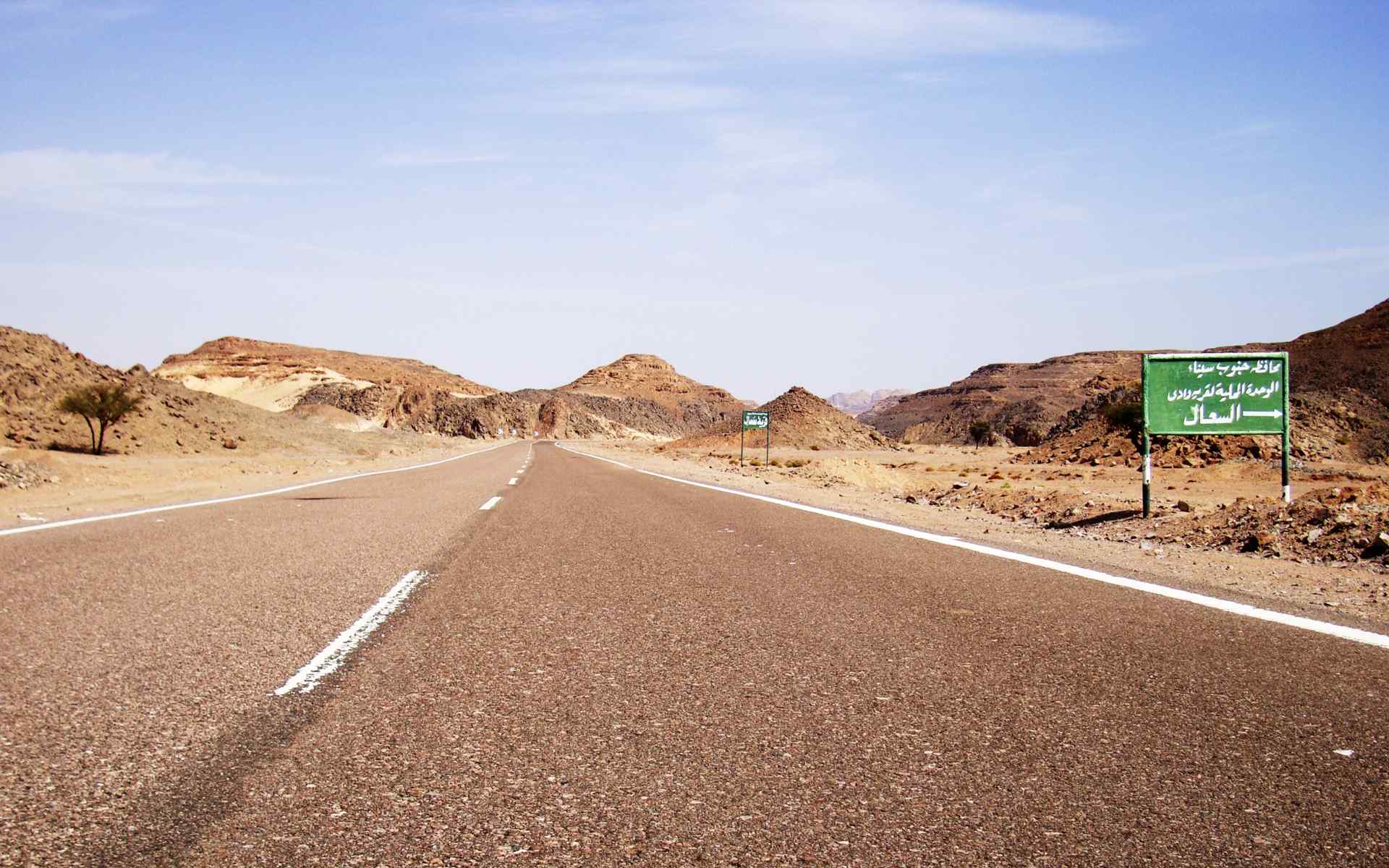 宽阔道路风景壁纸