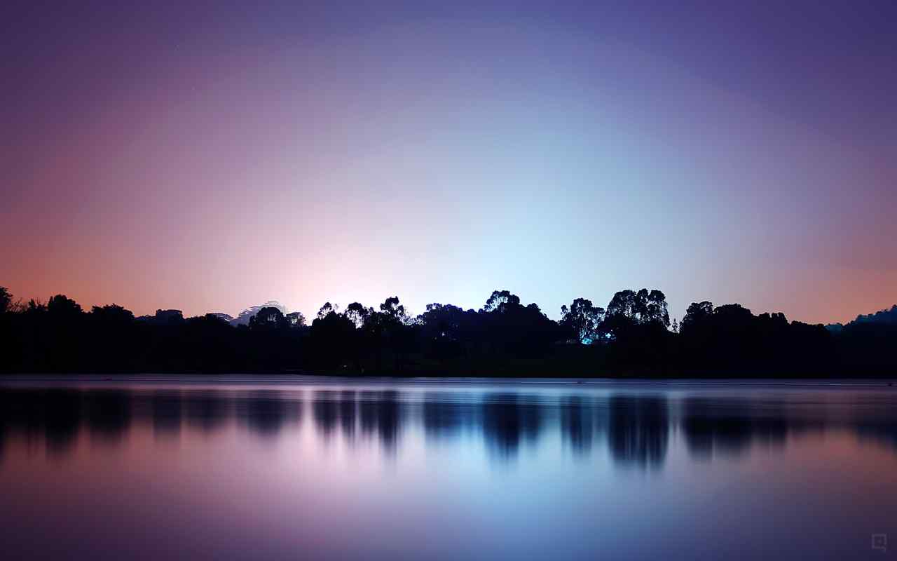 平静湖面风景壁纸