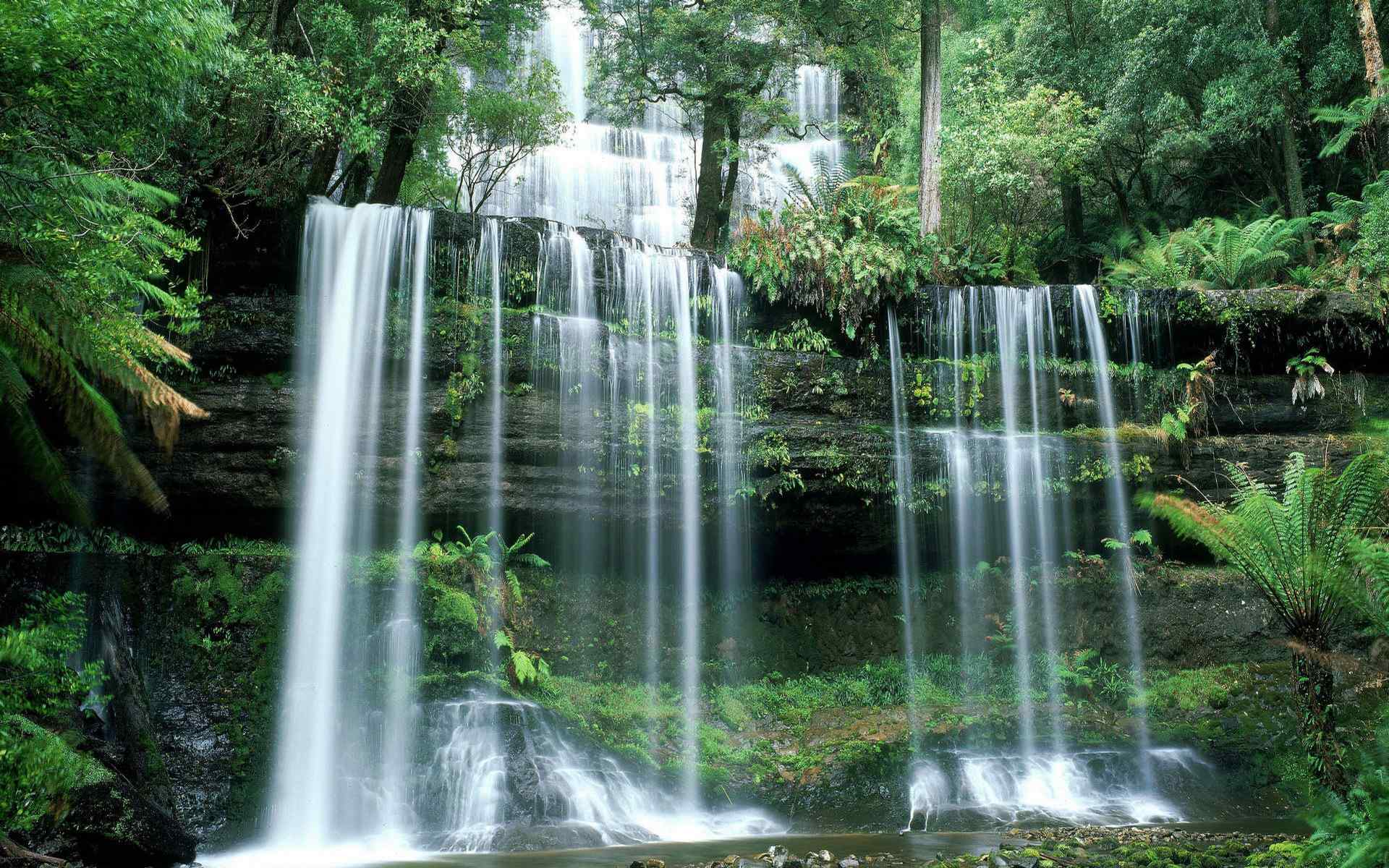 白色瀑布风景壁纸