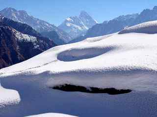 白雪皑皑摄影壁纸