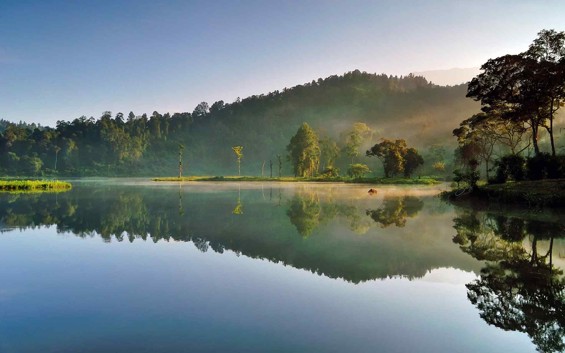 湖畔倒影风景壁纸