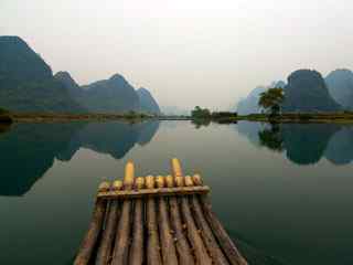 泛舟湖面风景壁纸