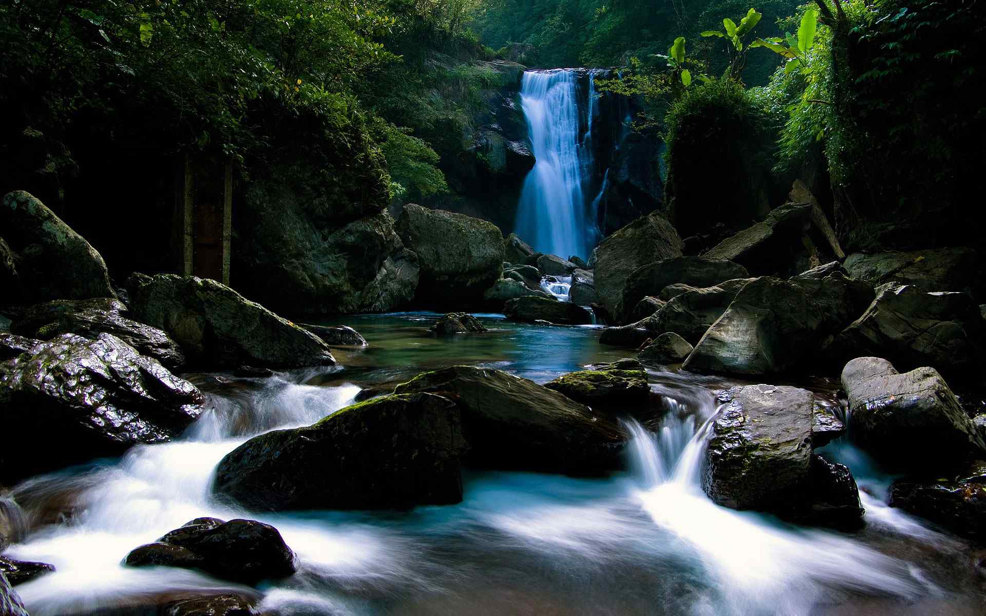 山涧清泉风景壁纸