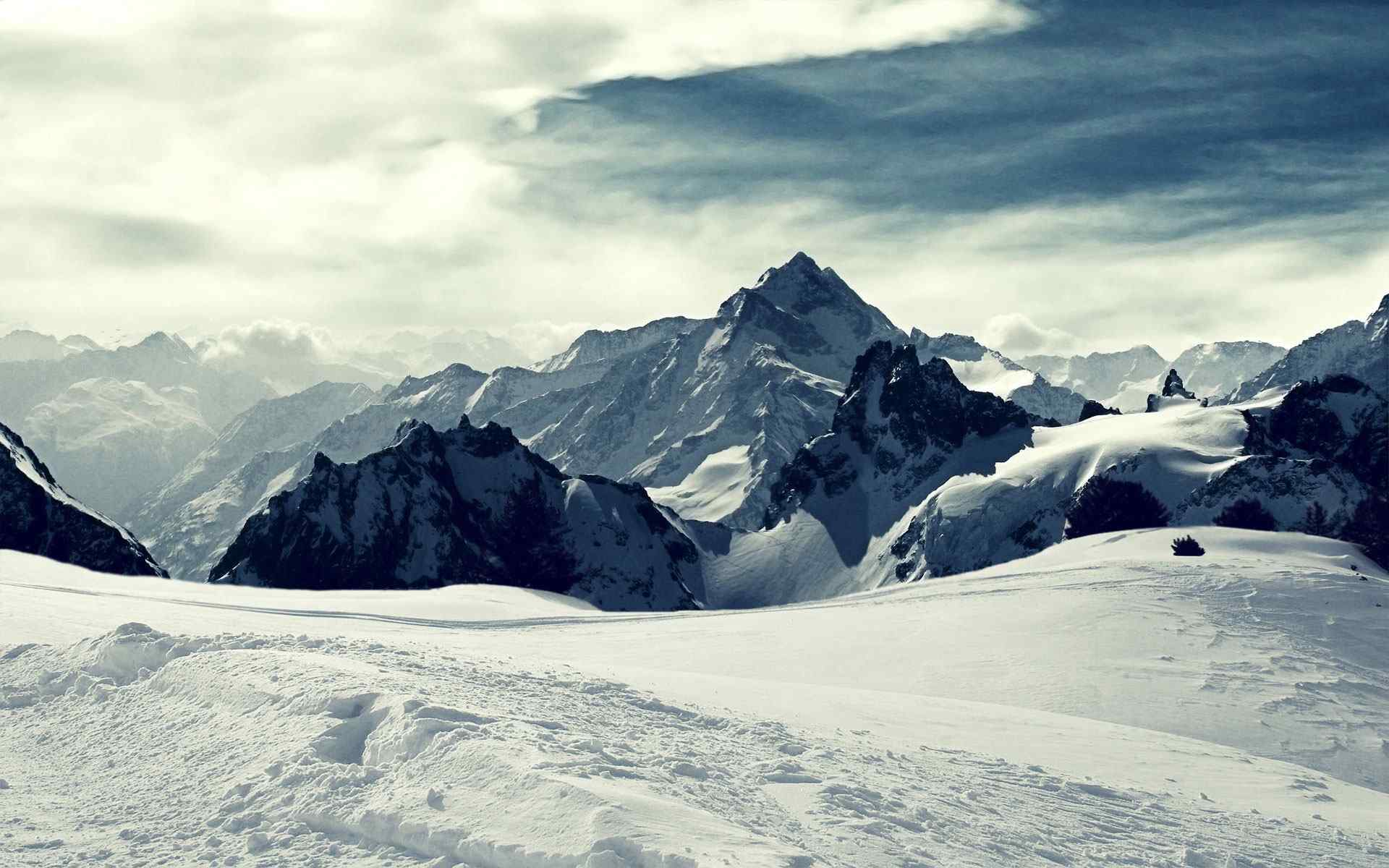 山峦雪景风景壁纸