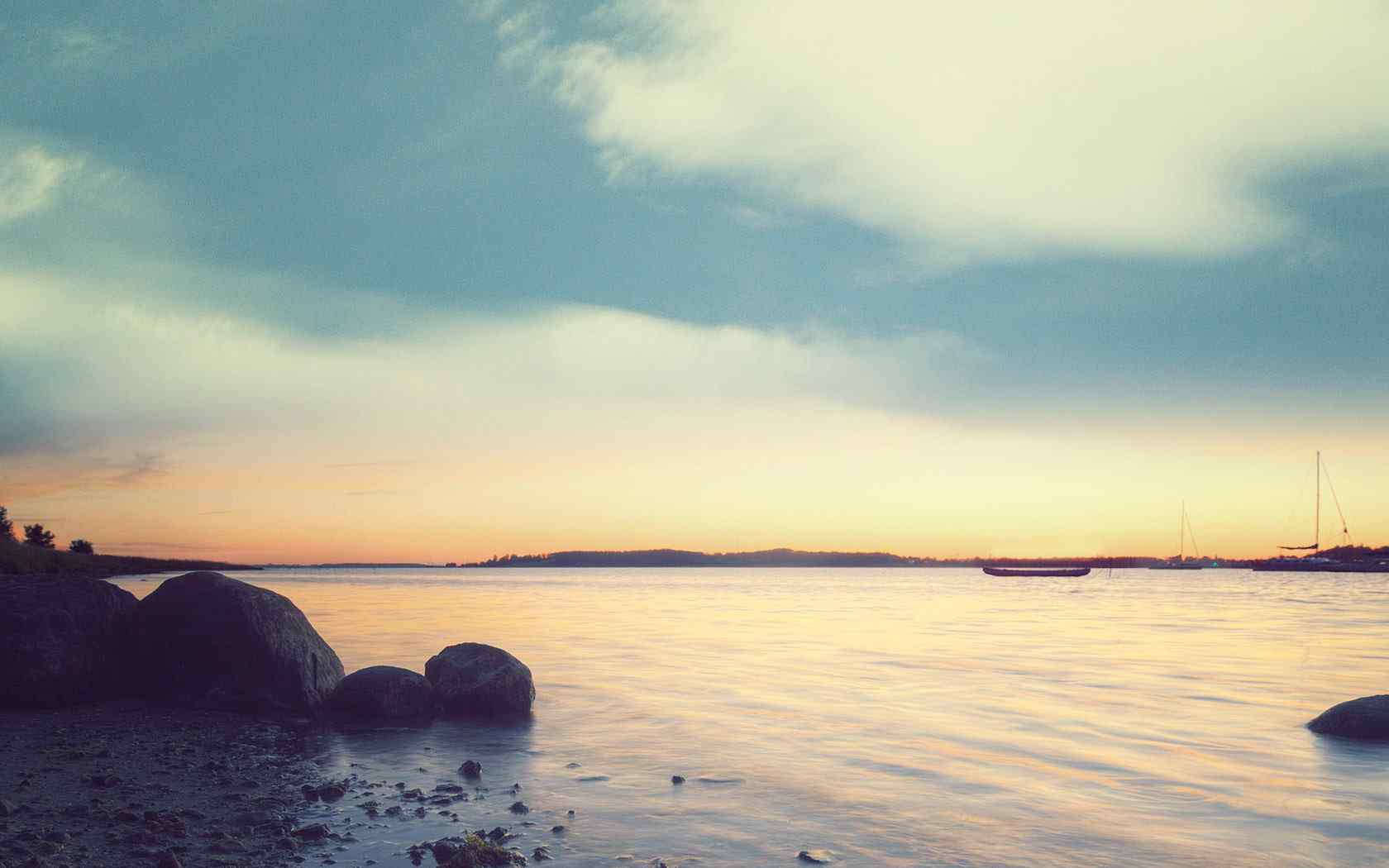 夕阳湖面风景壁纸