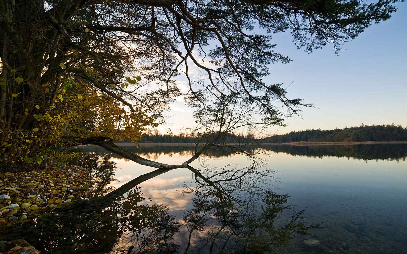 环湖山河风景壁纸