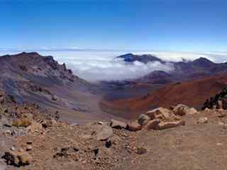 雾气山野风景壁纸