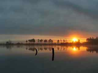 夕阳湖面风景壁纸