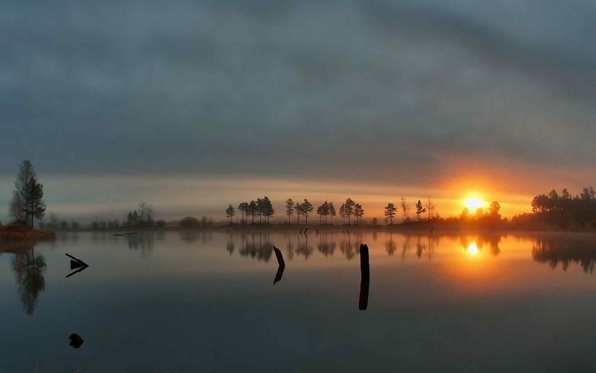 夕阳湖面风景壁纸