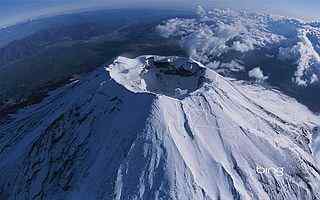 沉寂的火山桌面壁