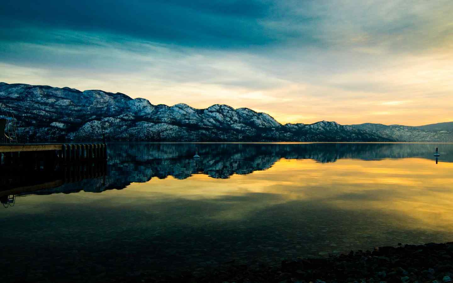 山峰倒影风景壁纸