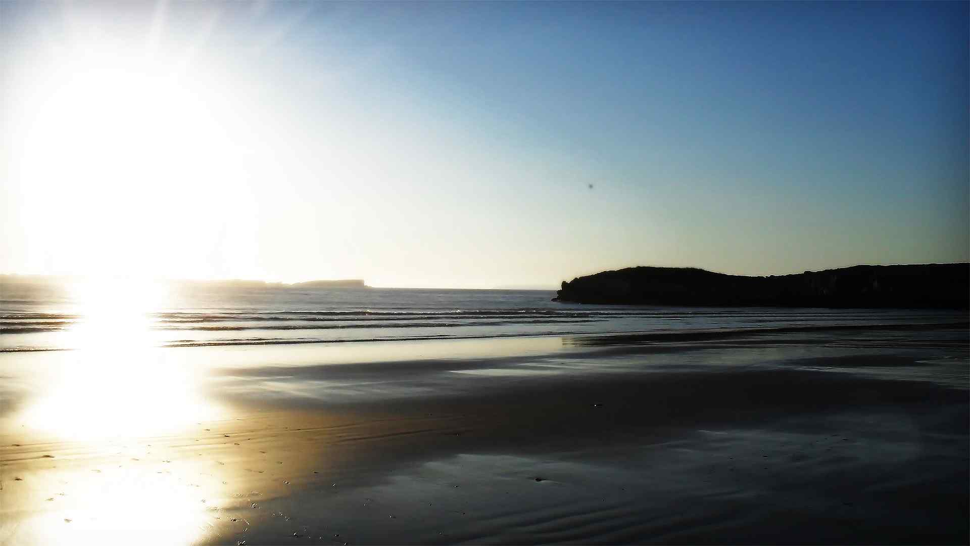 蓝色湖面风景壁纸