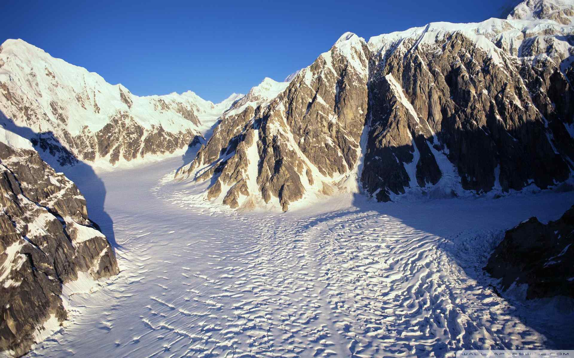 巍峨雪山摄影壁纸