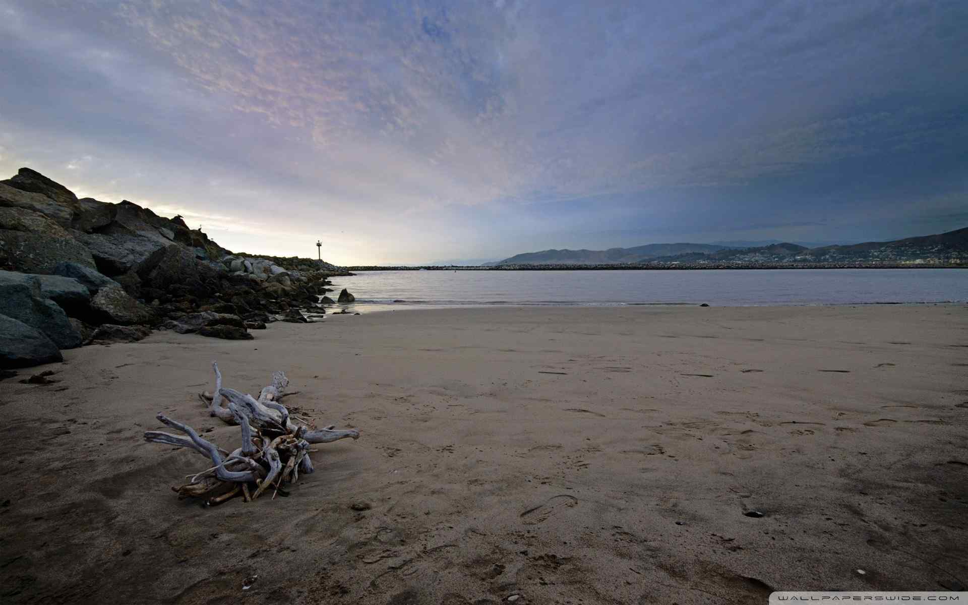 平静沙滩风景壁纸