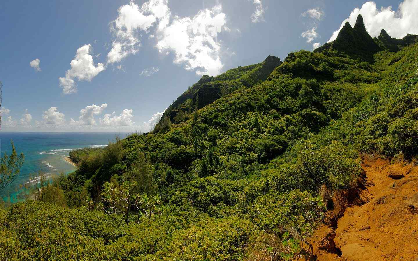 绿色养眼山峰壁纸