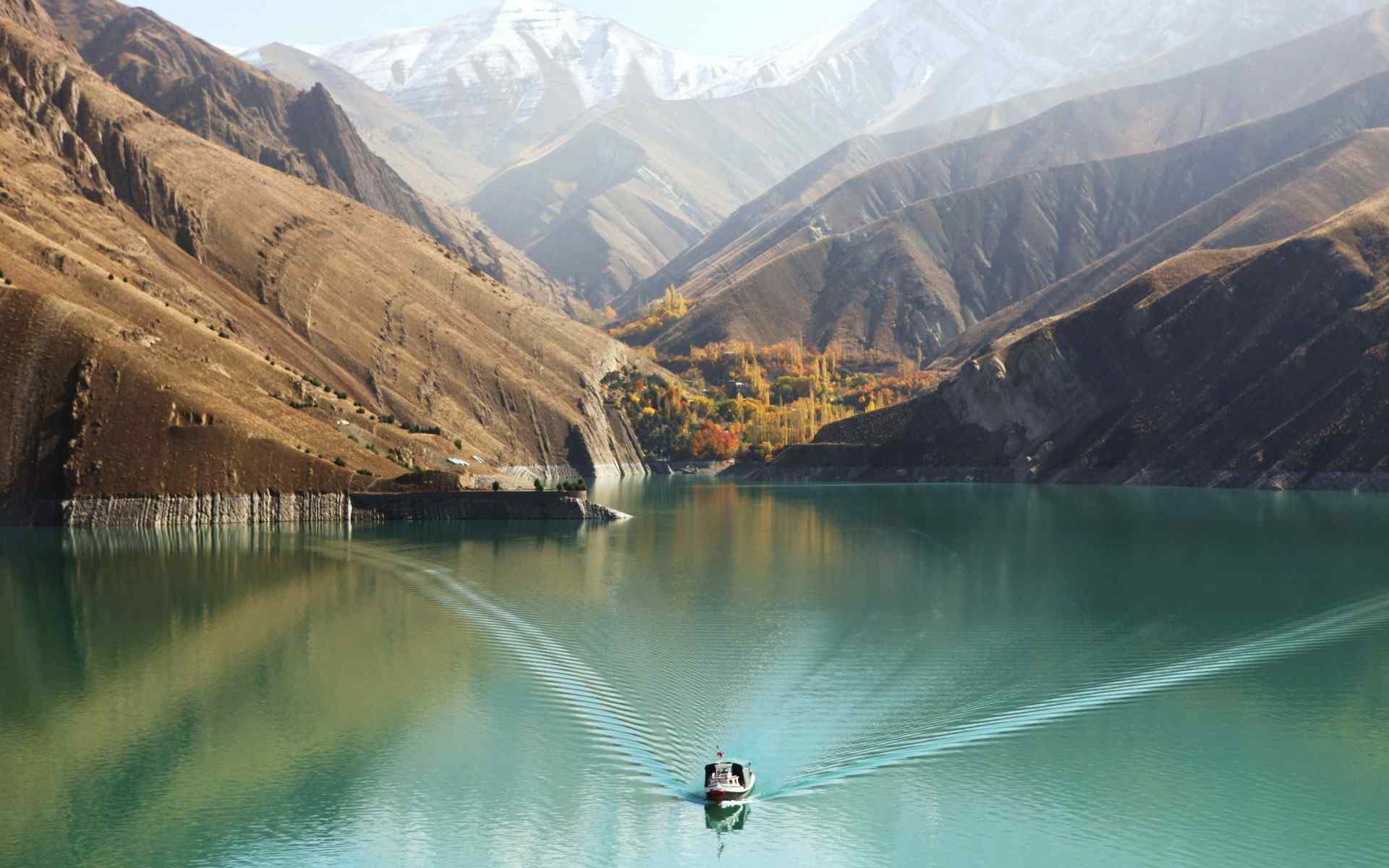 山间湖畔风景壁纸